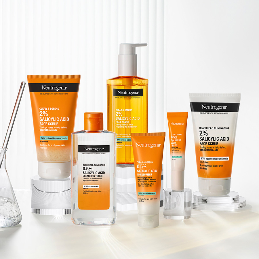 Neutrogena® Blackhead Eliminating 0.5 Salicylic Acid Cleansing Toner